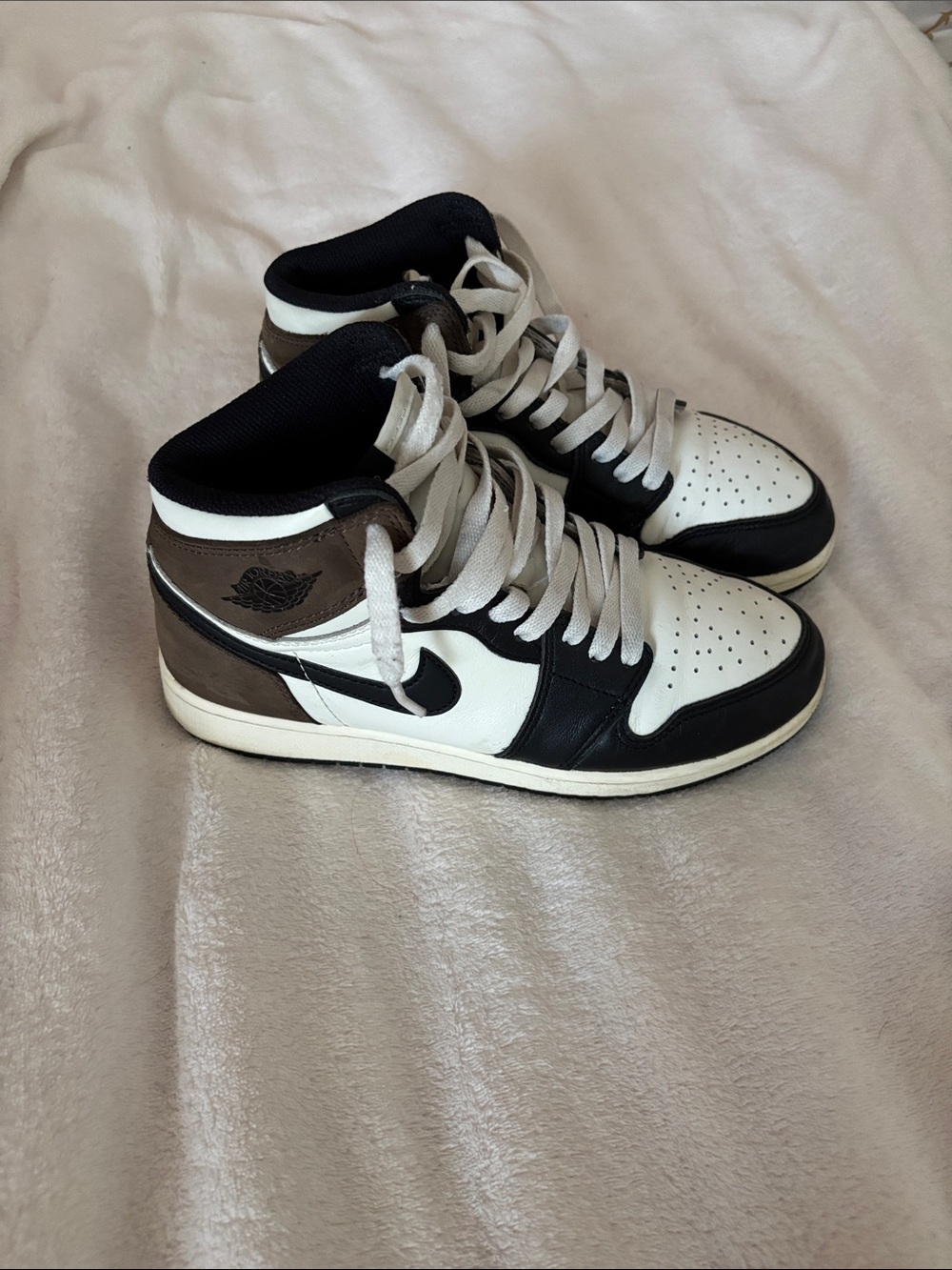Air Jordan 1 Retro High OG 'Dark Mocha'